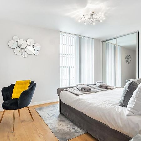 Stunning Apartment With Underground Parking! Londres Exterior foto