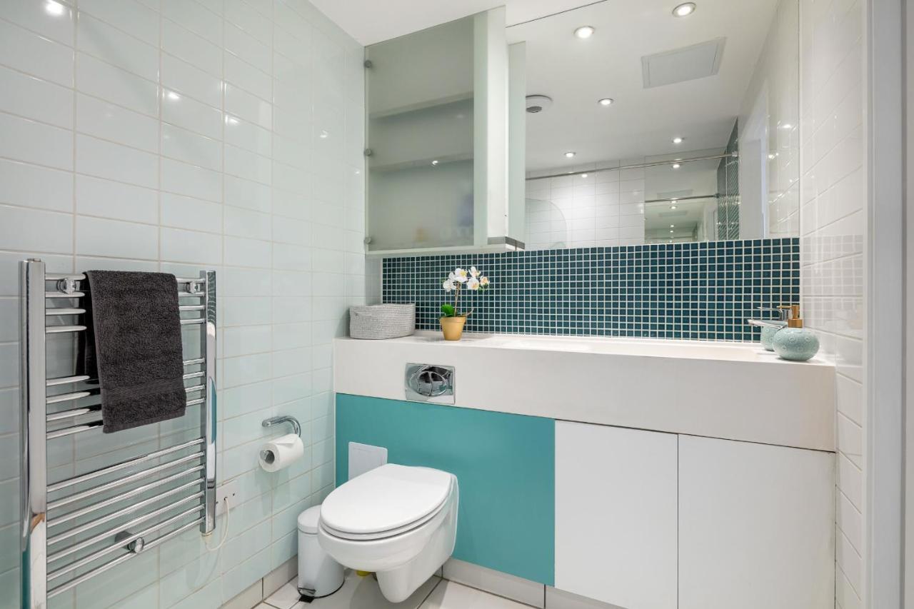 Stunning Apartment With Underground Parking! Londres Exterior foto