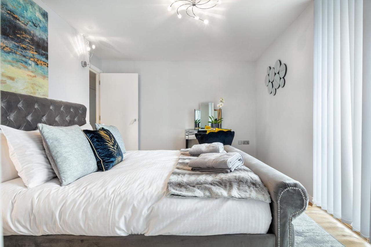 Stunning Apartment With Underground Parking! Londres Exterior foto