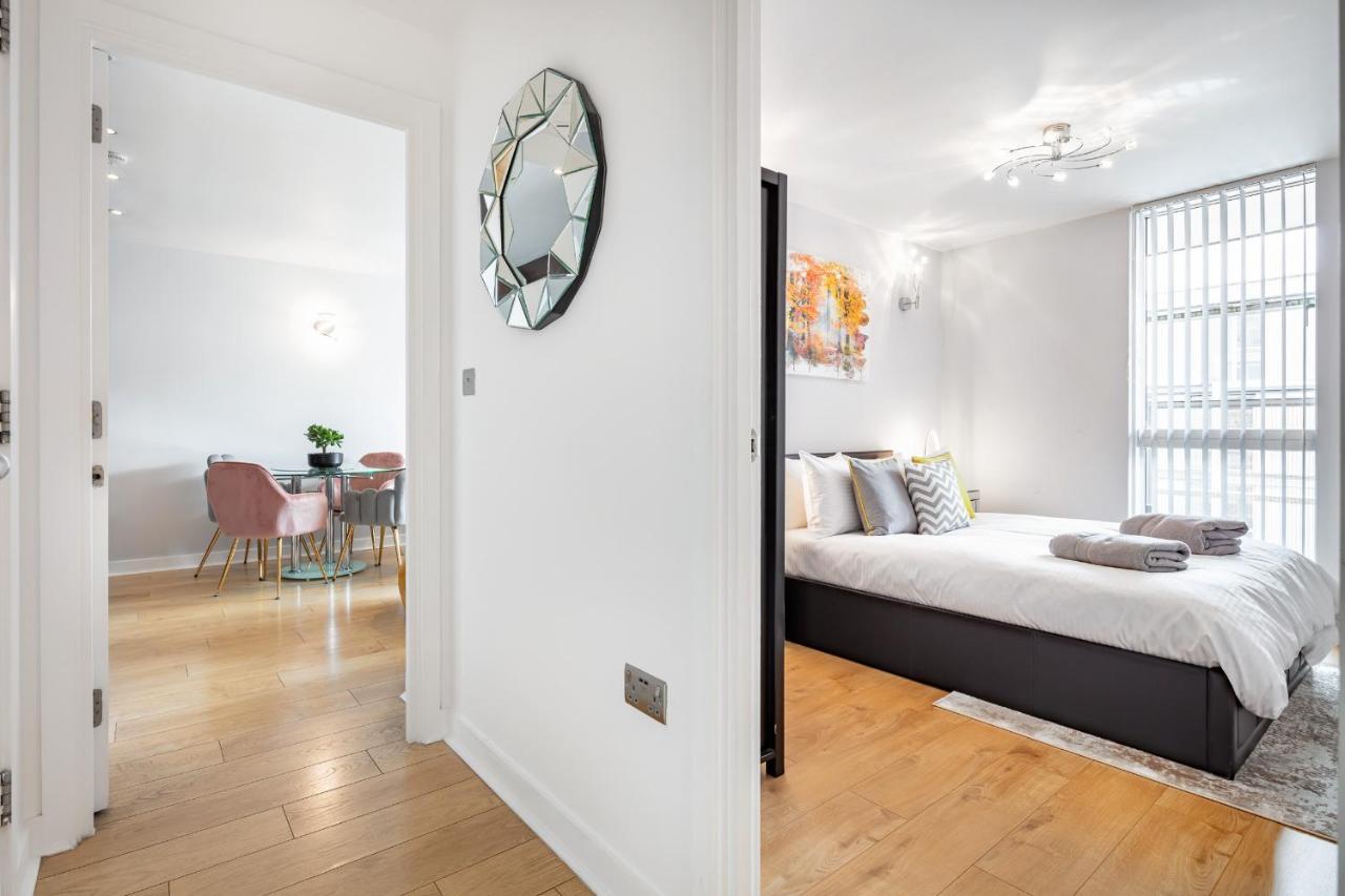 Stunning Apartment With Underground Parking! Londres Exterior foto