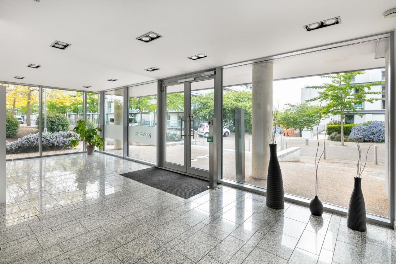 Stunning Apartment With Underground Parking! Londres Exterior foto
